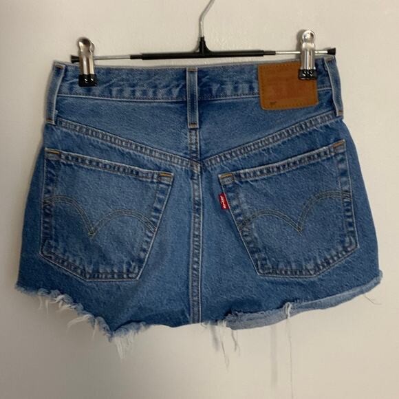 Levi Cut off Jeans size 24 - Picture 2 of 4